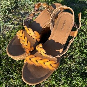 GH Bass & Co Leather platform wedge